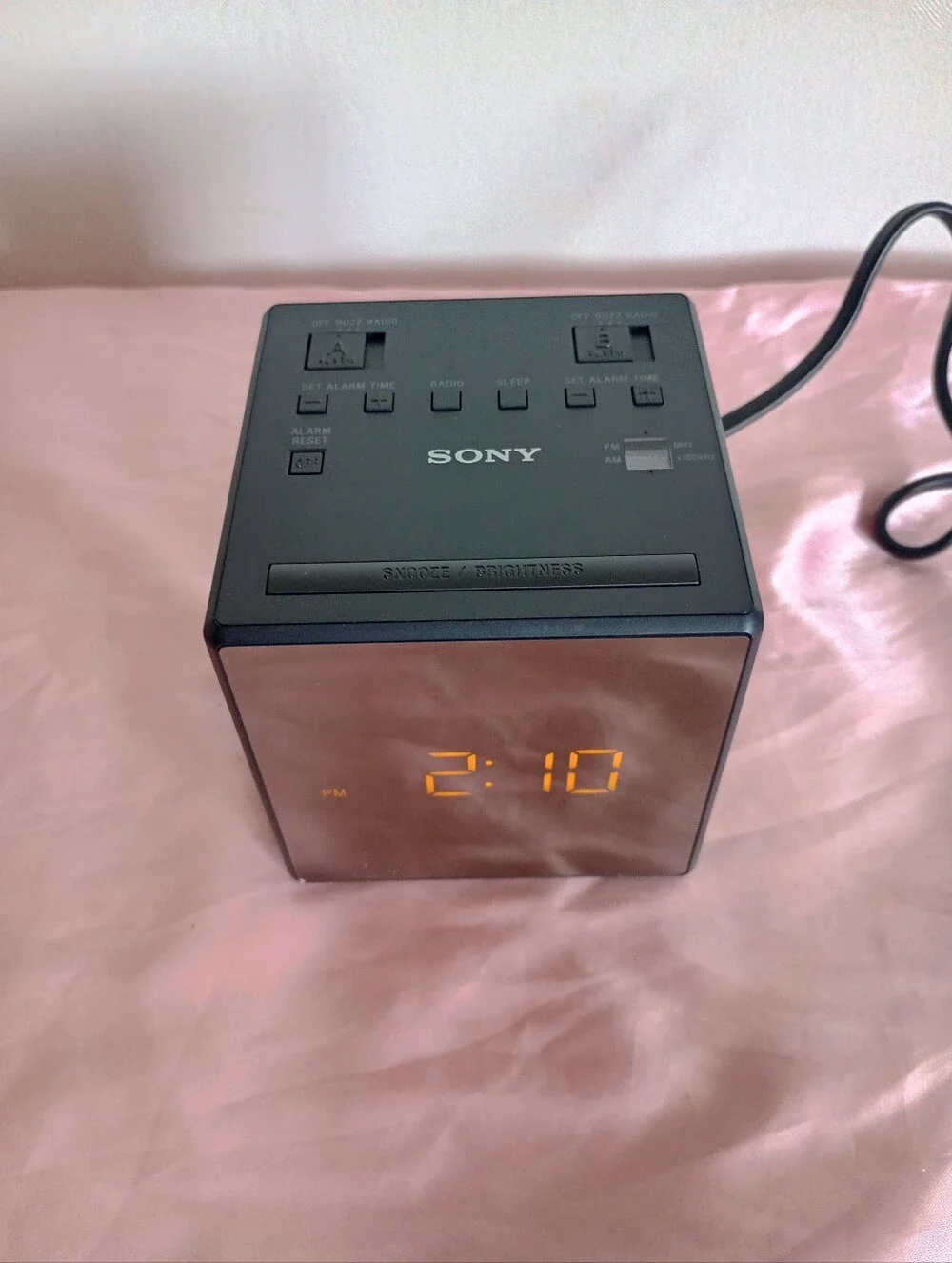 Sony ICF-C1T Cube FM/AM Clock Radio with Dual Alarm Clock Black